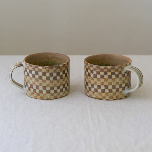 checkerboard mug * caramel interior